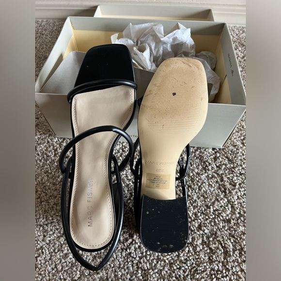 Basically new, won only once indoor. perfect for summer! - Picture 4 of 4